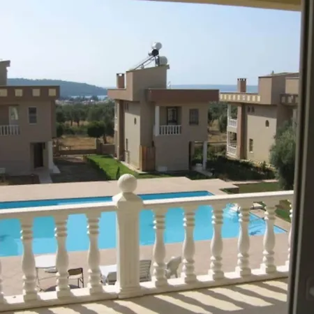 Villa Luxury 3br With Private Pool&garden In Akbuek 2 *